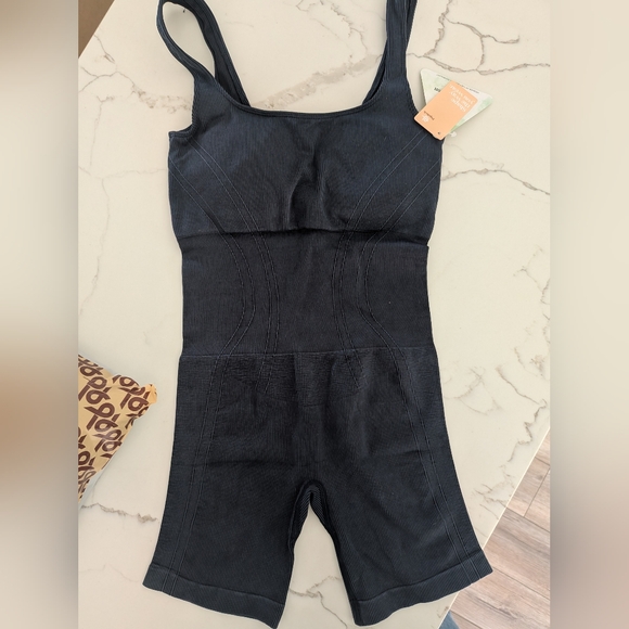 Popilush Square neck body suit, size Large, Navy - Picture 5 of 6